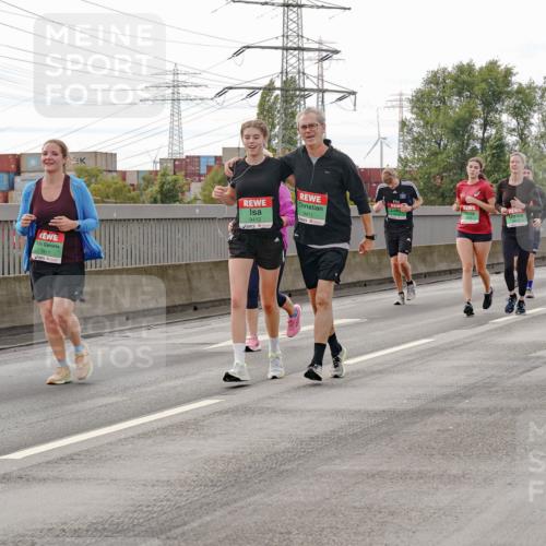 03.10.2025 - Köhlbrandbrückenlauf Michael Burmester http://msf.ph/oto/9162851 03.10.2025 16:08:01 Position 3 7817, 9412, 9411, 9414 meine-sportfotos.de