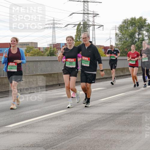 03.10.2025 - Köhlbrandbrückenlauf Michael Burmester http://msf.ph/oto/9162853 03.10.2025 16:08:01 Position 3 7817, 9412, 9411 meine-sportfotos.de