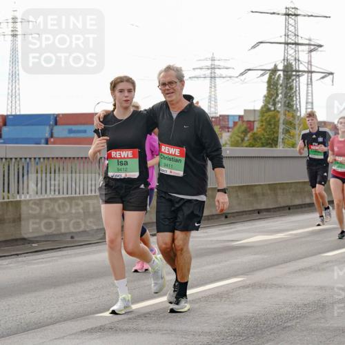 03.10.2025 - Köhlbrandbrückenlauf Michael Burmester http://msf.ph/oto/9162859 03.10.2025 16:08:03 Position 3 817, 9412, 9411 meine-sportfotos.de
