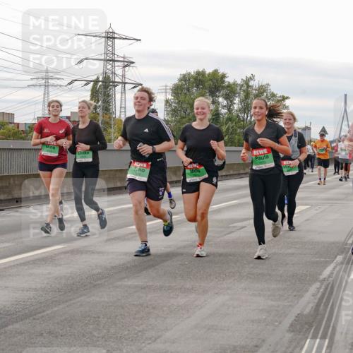 03.10.2025 - Köhlbrandbrückenlauf Michael Burmester http://msf.ph/oto/9162866 03.10.2025 16:08:05 Position 3 9413, 7670, 9517 meine-sportfotos.de
