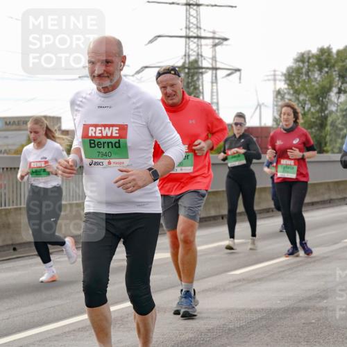 03.10.2025 - Köhlbrandbrückenlauf Michael Burmester http://msf.ph/oto/9162909 03.10.2025 16:08:19 Position 3 7940, 7826 meine-sportfotos.de