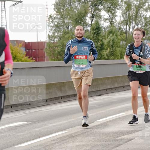 03.10.2025 - Köhlbrandbrückenlauf Michael Burmester http://msf.ph/oto/9162933 03.10.2025 16:08:28 Position 3 3455, 9704, 8869 meine-sportfotos.de