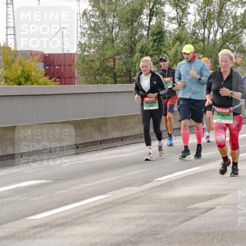 03.10.2025 - Köhlbrandbrückenlauf Michael Burmester http://msf.ph/oto/9162947 03.10.2025 16:08:32 Position 3 8171, 8166, 8135 meine-sportfotos.de