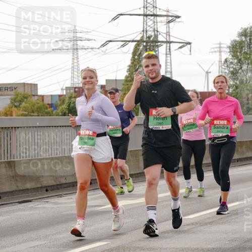 03.10.2025 - Köhlbrandbrückenlauf Michael Burmester http://msf.ph/oto/9162970 03.10.2025 16:08:42 Position 3 8001, 798, 7981, 8430 meine-sportfotos.de