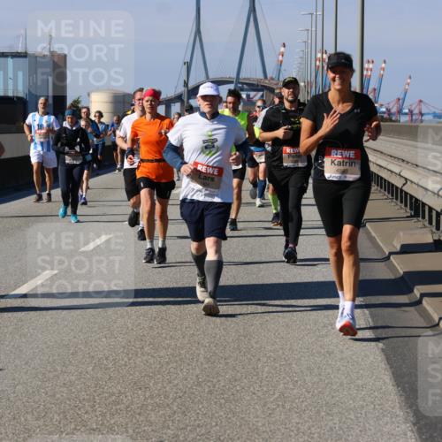 03.10.2025 - Köhlbrandbrückenlauf Strokosch-Dieckow http://msf.ph/oto/9162980 03.10.2025 12:59:56 Position 3 2017, 4606, 4404, 4593 meine-sportfotos.de