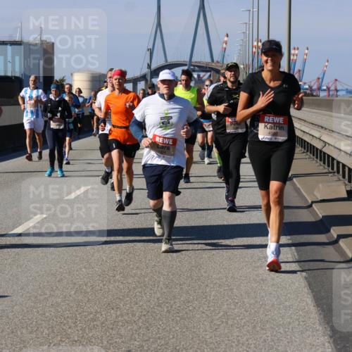03.10.2025 - Köhlbrandbrückenlauf Strokosch-Dieckow http://msf.ph/oto/9162981 03.10.2025 12:59:56 Position 3 4606, 4404, 4593 meine-sportfotos.de