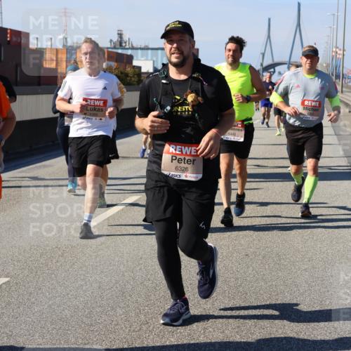 03.10.2025 - Köhlbrandbrückenlauf Strokosch-Dieckow http://msf.ph/oto/9162995 03.10.2025 13:00:01 Position 3 4366, 6326, 6445, 6301 meine-sportfotos.de