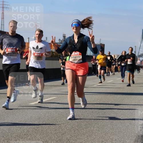 03.10.2025 - Köhlbrandbrückenlauf Strokosch-Dieckow http://msf.ph/oto/9163019 03.10.2025 13:00:15 Position 3 5814, 6591, 4818 meine-sportfotos.de