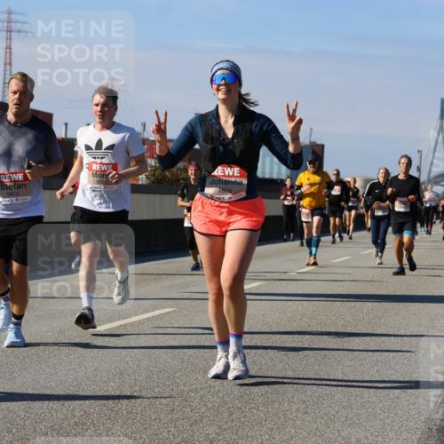 03.10.2025 - Köhlbrandbrückenlauf Strokosch-Dieckow http://msf.ph/oto/9163022 03.10.2025 13:00:15 Position 3 5814, 6591, 4818 meine-sportfotos.de