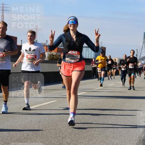 03.10.2025 - Köhlbrandbrückenlauf Strokosch-Dieckow http://msf.ph/oto/9163025 03.10.2025 13:00:15 Position 3 5814, 6591, 4818 meine-sportfotos.de