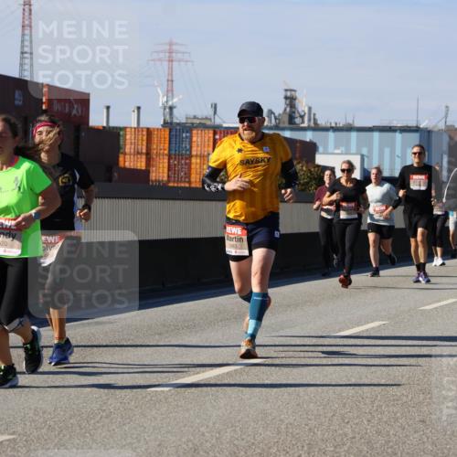 03.10.2025 - Köhlbrandbrückenlauf Strokosch-Dieckow http://msf.ph/oto/9163026 03.10.2025 13:00:19 Position 3 4620, 468, 5983, 4861 meine-sportfotos.de