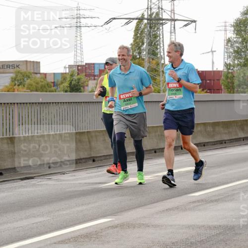 03.10.2025 - Köhlbrandbrückenlauf Michael Burmester http://msf.ph/oto/9163054 03.10.2025 16:08:57 Position 3 8904, 8905 meine-sportfotos.de