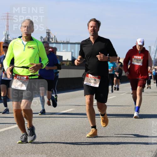 03.10.2025 - Köhlbrandbrückenlauf Strokosch-Dieckow http://msf.ph/oto/9163073 03.10.2025 13:00:37 Position 3 6343, 6340, 5336 meine-sportfotos.de