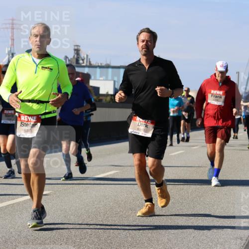 03.10.2025 - Köhlbrandbrückenlauf Strokosch-Dieckow http://msf.ph/oto/9163074 03.10.2025 13:00:37 Position 3 6343, 6340, 5336 meine-sportfotos.de