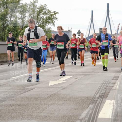 03.10.2025 - Köhlbrandbrückenlauf Michael Burmester http://msf.ph/oto/9163109 03.10.2025 16:09:08 Position 3 8111, 9390, 12 meine-sportfotos.de