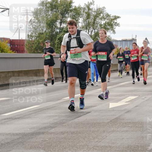 03.10.2025 - Köhlbrandbrückenlauf Michael Burmester http://msf.ph/oto/9163117 03.10.2025 16:09:09 Position 3 8111, 9390 meine-sportfotos.de