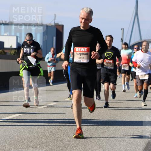03.10.2025 - Köhlbrandbrückenlauf Strokosch-Dieckow http://msf.ph/oto/9163162 03.10.2025 13:01:07 Position 3 4690, 5115 meine-sportfotos.de