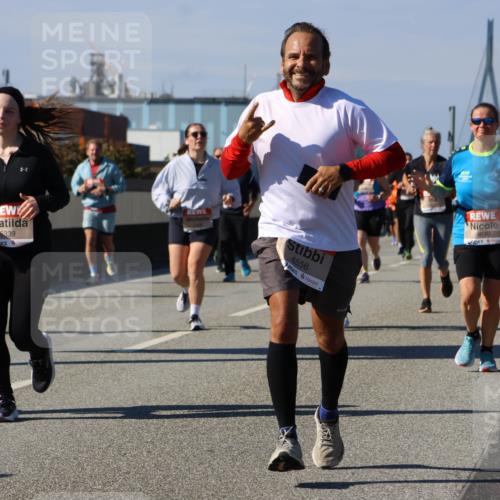 03.10.2025 - Köhlbrandbrückenlauf Strokosch-Dieckow http://msf.ph/oto/9163191 03.10.2025 13:01:14 Position 3 5339, 6556, 4630 meine-sportfotos.de