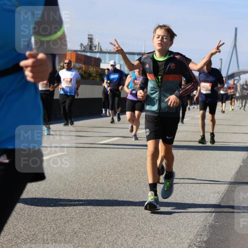 03.10.2025 - Köhlbrandbrückenlauf Strokosch-Dieckow http://msf.ph/oto/9163212 03.10.2025 13:01:19 Position 3 4630 meine-sportfotos.de