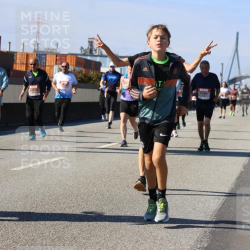 03.10.2025 - Köhlbrandbrückenlauf Strokosch-Dieckow http://msf.ph/oto/9163221 03.10.2025 13:01:19 Position 3  meine-sportfotos.de