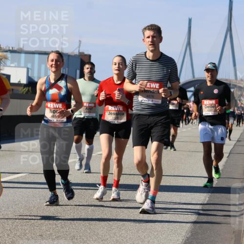 03.10.2025 - Köhlbrandbrückenlauf Strokosch-Dieckow http://msf.ph/oto/9163290 03.10.2025 13:01:38 Position 3 4812, 481, 5178, 4829, 4876, 4397 meine-sportfotos.de