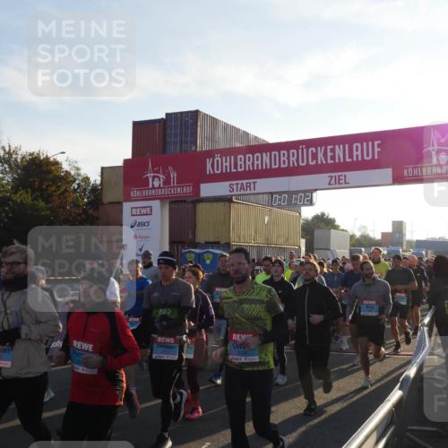 03.10.2025 - Köhlbrandbrückenlauf Matties Gatica Varas http://msf.ph/oto/9163302 03.10.2025 09:01:03 Ziel  meine-sportfotos.de