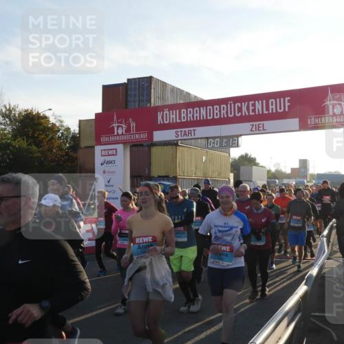 03.10.2025 - Köhlbrandbrückenlauf Matties Gatica Varas http://msf.ph/oto/9163324 03.10.2025 09:01:14 Ziel  meine-sportfotos.de