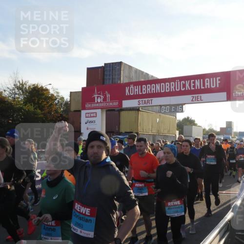03.10.2025 - Köhlbrandbrückenlauf Matties Gatica Varas http://msf.ph/oto/9163333 03.10.2025 09:01:17 Ziel  meine-sportfotos.de