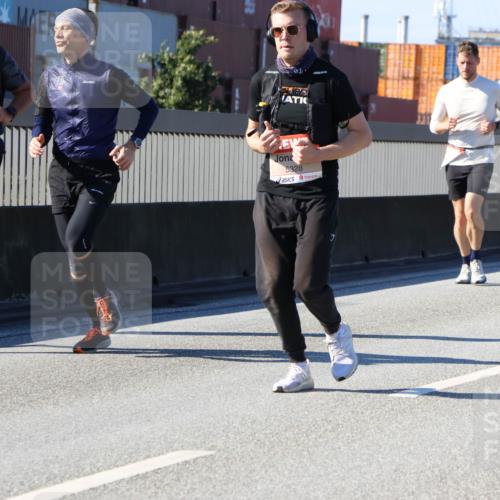 03.10.2025 - Köhlbrandbrückenlauf Strokosch-Dieckow http://msf.ph/oto/9163368 03.10.2025 13:02:03 Position 3 5328 meine-sportfotos.de