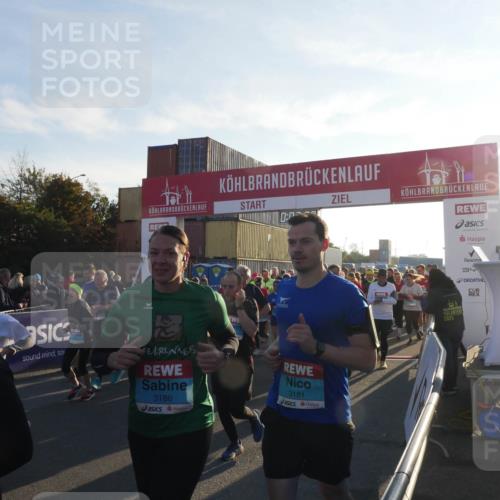 03.10.2025 - Köhlbrandbrückenlauf Matties Gatica Varas http://msf.ph/oto/9163406 03.10.2025 09:02:23 Ziel  meine-sportfotos.de