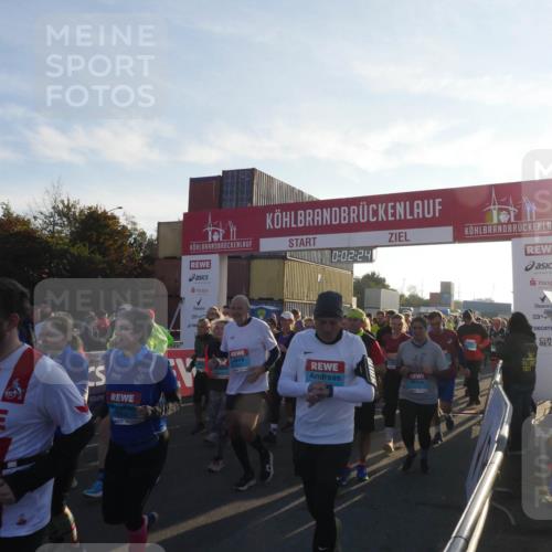 03.10.2025 - Köhlbrandbrückenlauf Matties Gatica Varas http://msf.ph/oto/9163414 03.10.2025 09:02:26 Ziel  meine-sportfotos.de