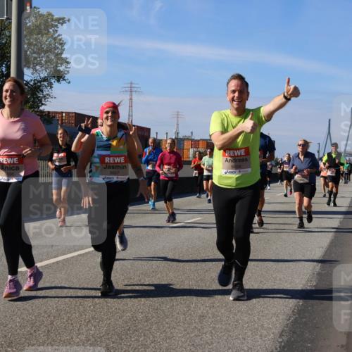 03.10.2025 - Köhlbrandbrückenlauf Strokosch-Dieckow http://msf.ph/oto/9163450 03.10.2025 13:02:41 Position 3 5656, 5657, 5658 meine-sportfotos.de