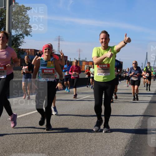 03.10.2025 - Köhlbrandbrückenlauf Strokosch-Dieckow http://msf.ph/oto/9163452 03.10.2025 13:02:41 Position 3 5656, 5657, 5658 meine-sportfotos.de