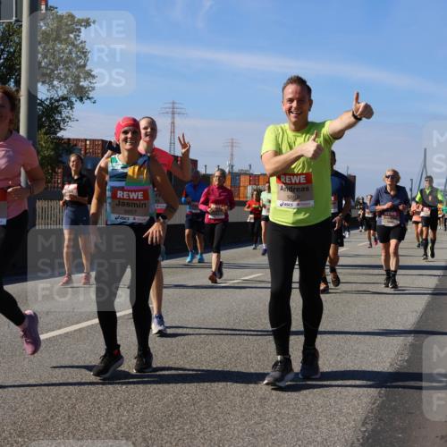 03.10.2025 - Köhlbrandbrückenlauf Strokosch-Dieckow http://msf.ph/oto/9163453 03.10.2025 13:02:41 Position 3 5656, 5657, 5658 meine-sportfotos.de