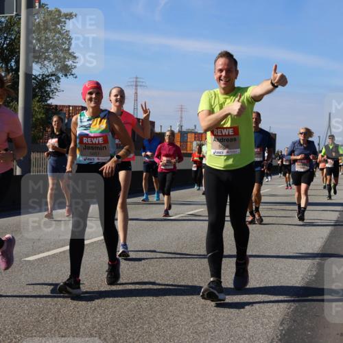 03.10.2025 - Köhlbrandbrückenlauf Strokosch-Dieckow http://msf.ph/oto/9163455 03.10.2025 13:02:41 Position 3 5656, 5657, 5658 meine-sportfotos.de