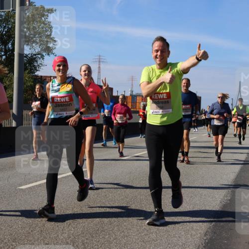 03.10.2025 - Köhlbrandbrückenlauf Strokosch-Dieckow http://msf.ph/oto/9163458 03.10.2025 13:02:41 Position 3 5656, 5657, 5658 meine-sportfotos.de