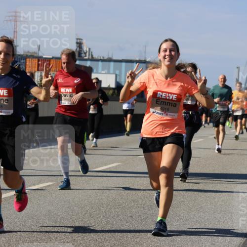 03.10.2025 - Köhlbrandbrückenlauf Strokosch-Dieckow http://msf.ph/oto/9163487 03.10.2025 13:02:48 Position 3 4915, 5483, 4916 meine-sportfotos.de