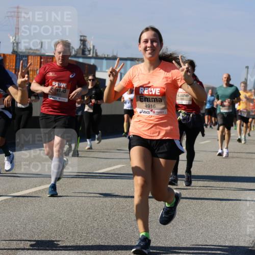 03.10.2025 - Köhlbrandbrückenlauf Strokosch-Dieckow http://msf.ph/oto/9163499 03.10.2025 13:02:48 Position 3 5483, 4916, 4915 meine-sportfotos.de