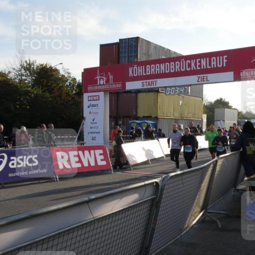 03.10.2025 - Köhlbrandbrückenlauf Matties Gatica Varas http://msf.ph/oto/9163500 03.10.2025 09:03:49 Ziel  meine-sportfotos.de