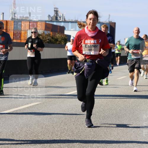 03.10.2025 - Köhlbrandbrückenlauf Strokosch-Dieckow http://msf.ph/oto/9163504 03.10.2025 13:02:50 Position 3 5672, 5683 meine-sportfotos.de