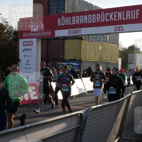 03.10.2025 - Köhlbrandbrückenlauf Matties Gatica Varas http://msf.ph/oto/9163505 03.10.2025 09:03:51 Ziel  meine-sportfotos.de