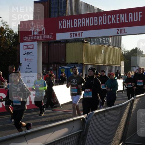03.10.2025 - Köhlbrandbrückenlauf Matties Gatica Varas http://msf.ph/oto/9163507 03.10.2025 09:03:52 Ziel  meine-sportfotos.de