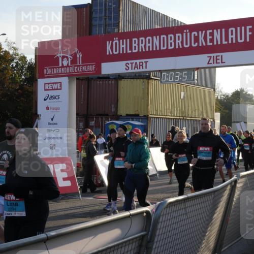 03.10.2025 - Köhlbrandbrückenlauf Matties Gatica Varas http://msf.ph/oto/9163510 03.10.2025 09:03:53 Ziel  meine-sportfotos.de