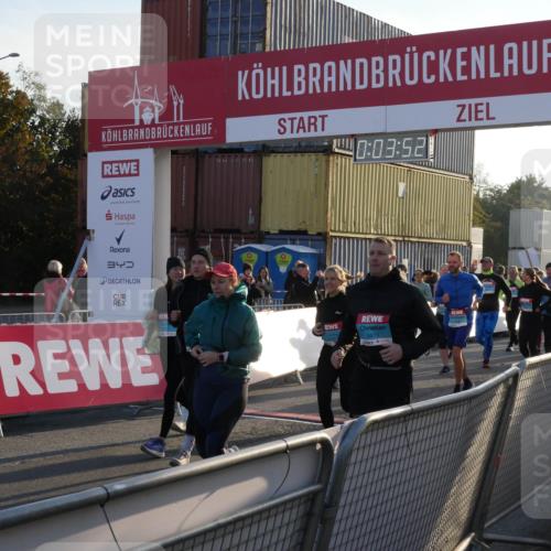 03.10.2025 - Köhlbrandbrückenlauf Matties Gatica Varas http://msf.ph/oto/9163512 03.10.2025 09:03:53 Ziel  meine-sportfotos.de