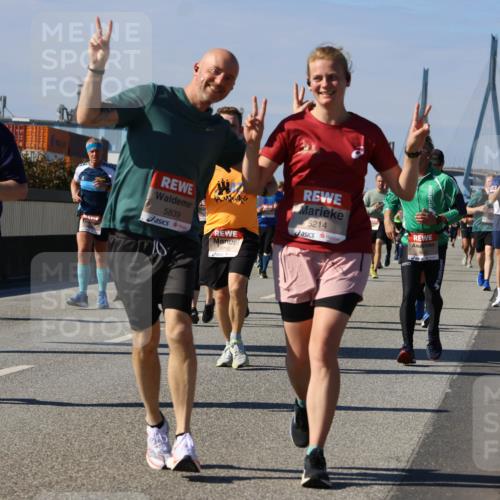 03.10.2025 - Köhlbrandbrückenlauf Strokosch-Dieckow http://msf.ph/oto/9163521 03.10.2025 13:02:55 Position 3 4601, 5839, 6710, 5214 meine-sportfotos.de