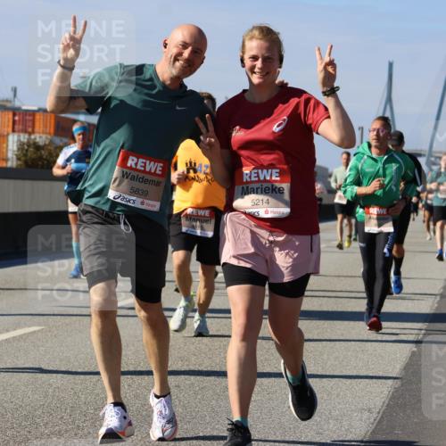 03.10.2025 - Köhlbrandbrückenlauf Strokosch-Dieckow http://msf.ph/oto/9163531 03.10.2025 13:02:55 Position 3 4601, 5839, 5214 meine-sportfotos.de