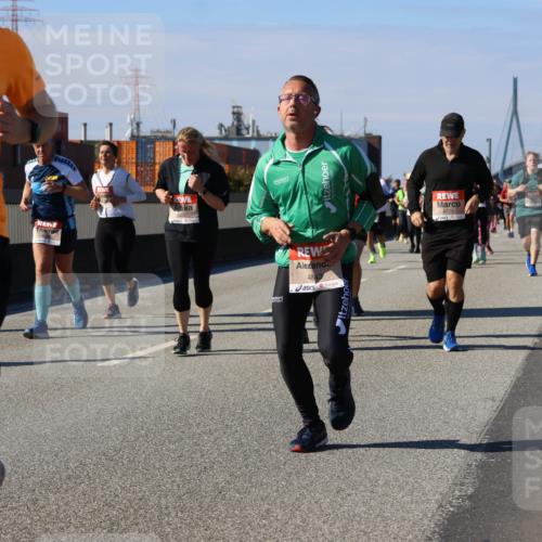 03.10.2025 - Köhlbrandbrückenlauf Strokosch-Dieckow http://msf.ph/oto/9163539 03.10.2025 13:02:59 Position 3 6710, 4843, 4779 meine-sportfotos.de