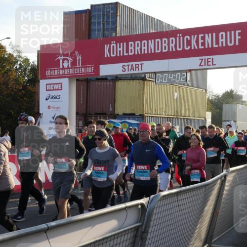 03.10.2025 - Köhlbrandbrückenlauf Matties Gatica Varas http://msf.ph/oto/9163541 03.10.2025 09:04:04 Ziel  meine-sportfotos.de