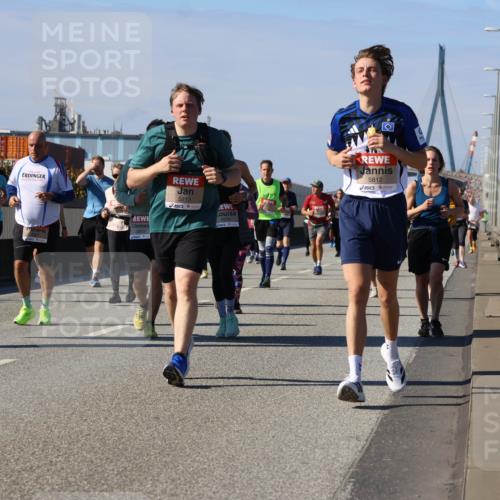 03.10.2025 - Köhlbrandbrückenlauf Strokosch-Dieckow http://msf.ph/oto/9163551 03.10.2025 13:03:04 Position 3 5213, 6675, 5812 meine-sportfotos.de