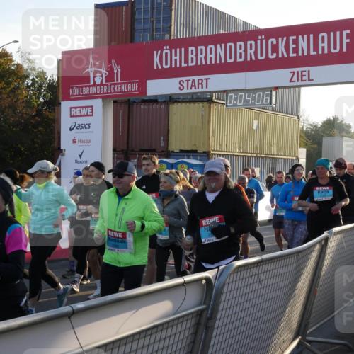 03.10.2025 - Köhlbrandbrückenlauf Matties Gatica Varas http://msf.ph/oto/9163556 03.10.2025 09:04:08 Ziel  meine-sportfotos.de